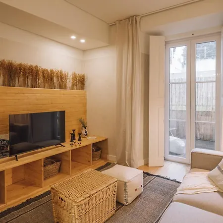 Martos - 1 Bedroom And Terrace In Santos Lisbona
